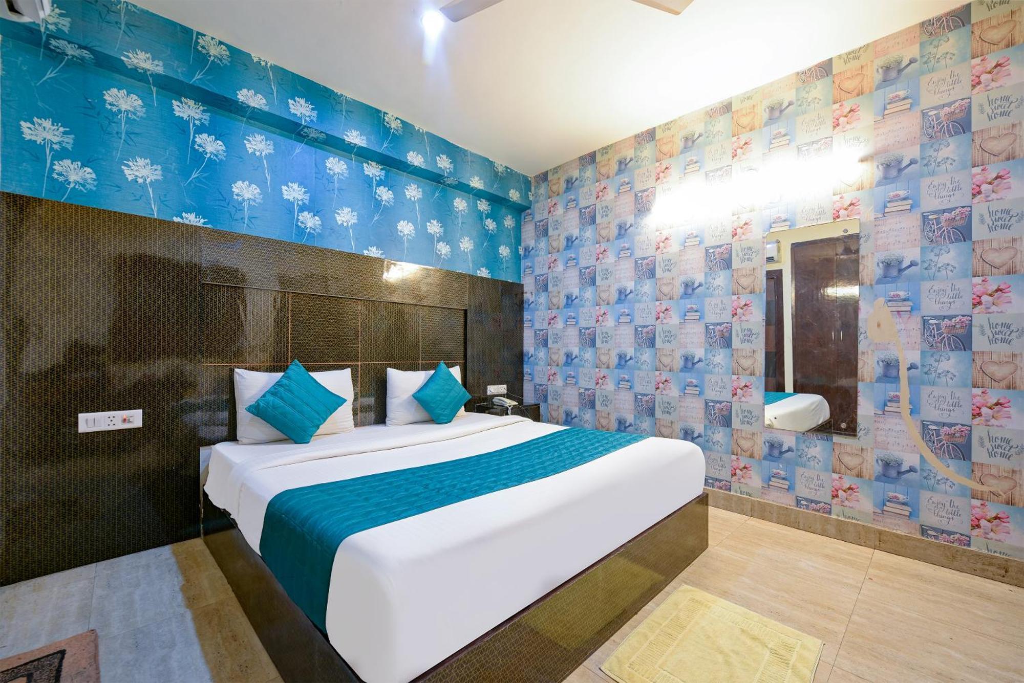 Hotel Majestic Plaza At Airport 3*