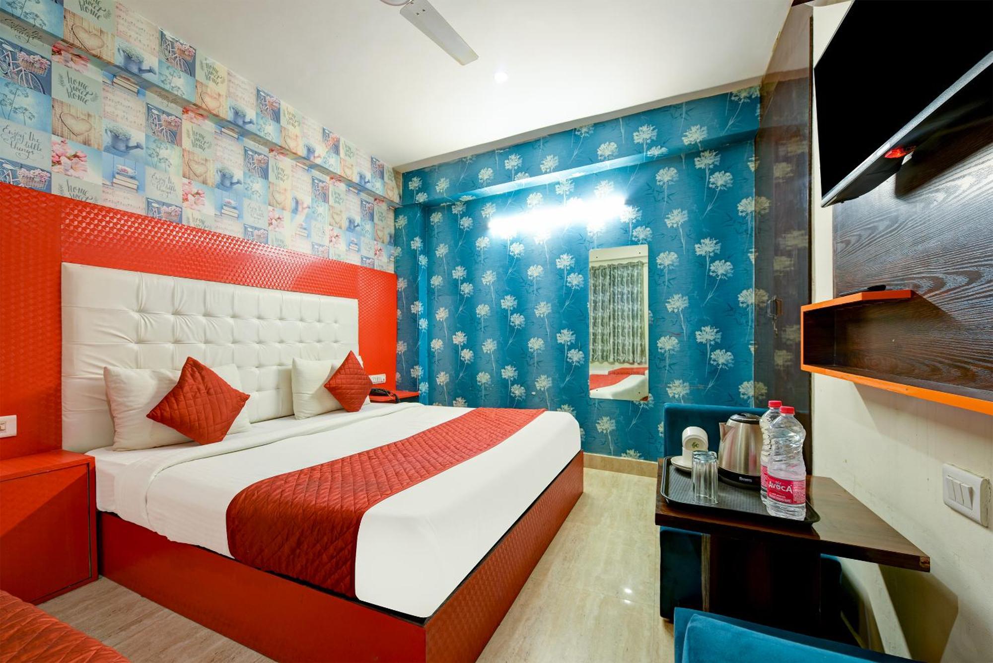 Hotel Majestic Plaza At Airport 3*